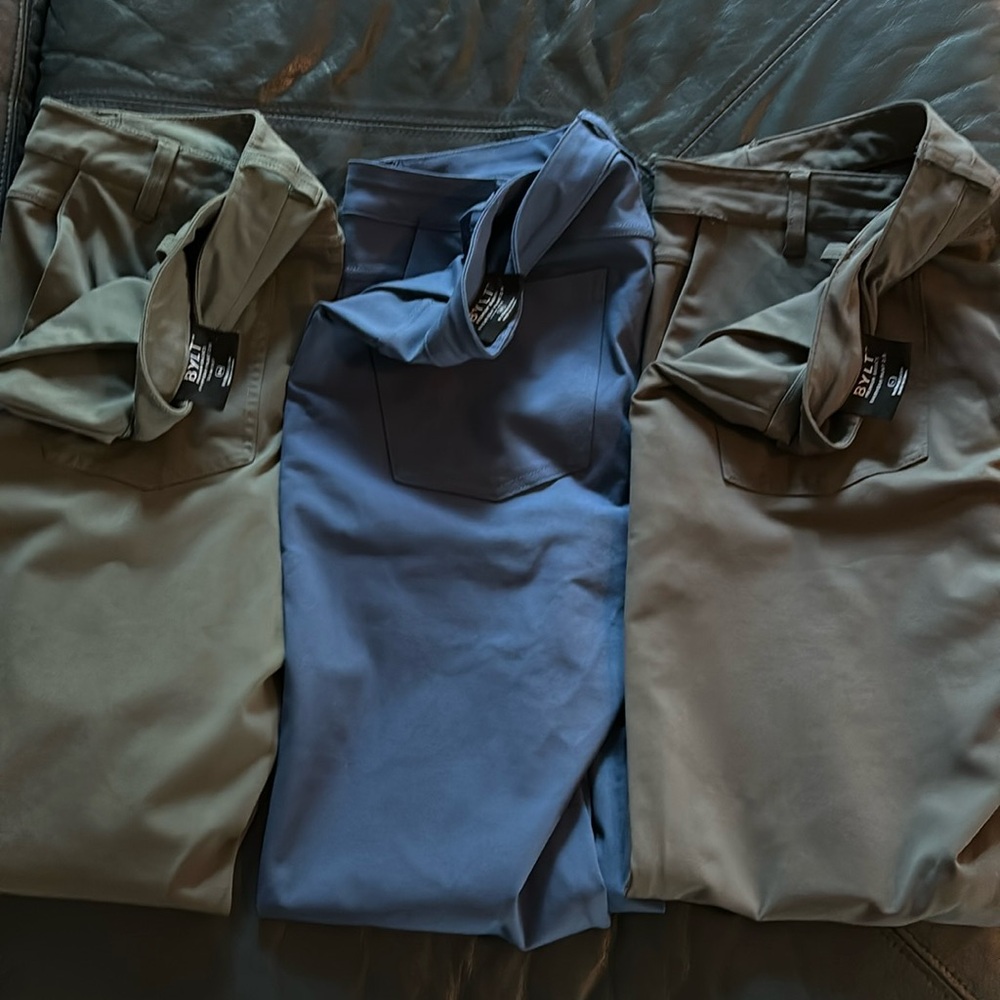 I am selling these because they are too small for me. Brand new condition/Washed